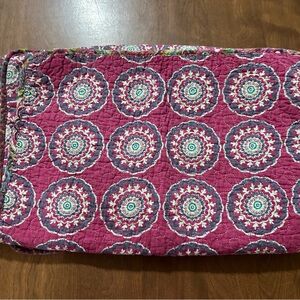 Quilted medallion pillow shams